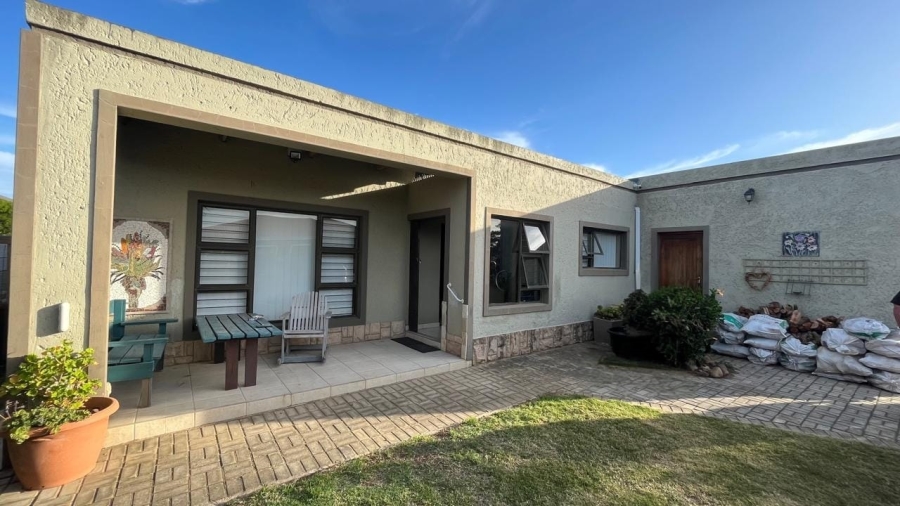 3 Bedroom Property for Sale in Wavecrest Eastern Cape